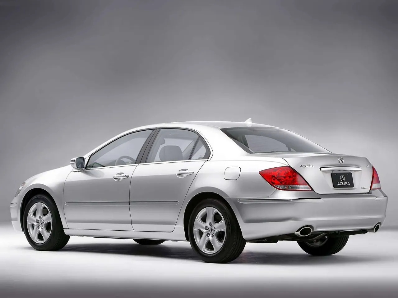 Acura RL (2005) - Rear Three-Quarter