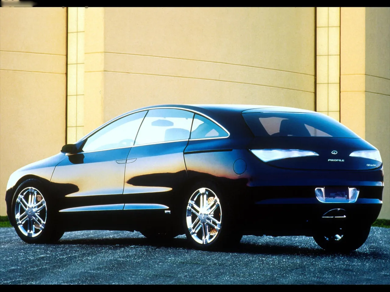 Oldsmobile Profile Concept (2000) – zadní tříčtvrteční pohled