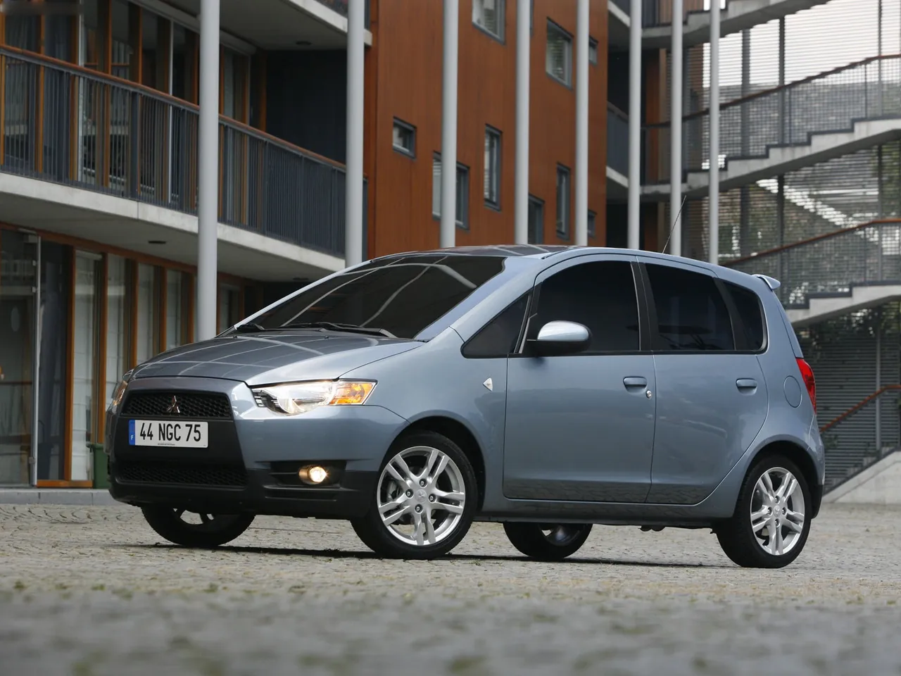 Mitsubishi Colt 5-door (2009)