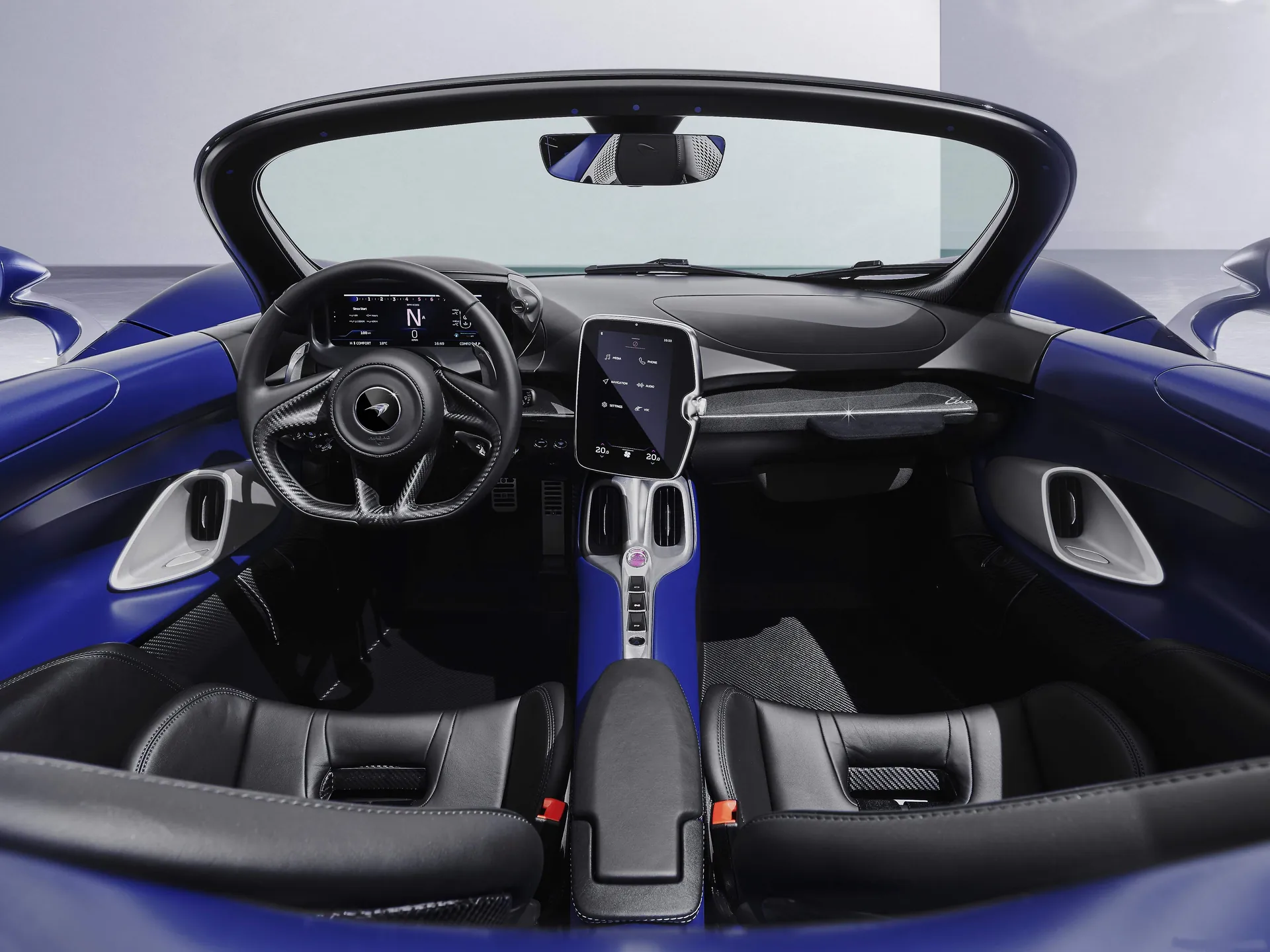 McLaren Elva (2021) – interiér
