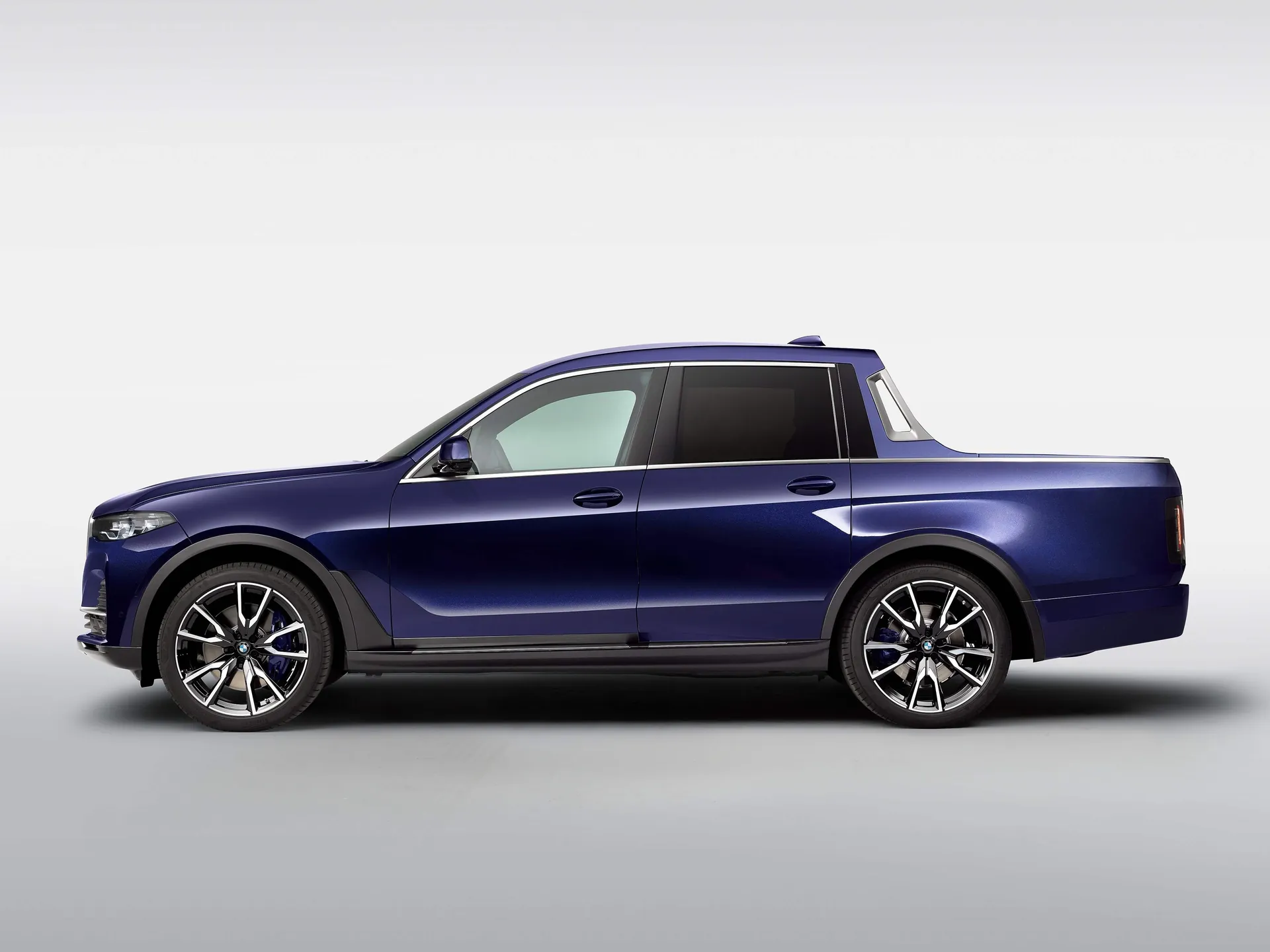 BMW X7 Pick-up Concept (2019) – boční profil