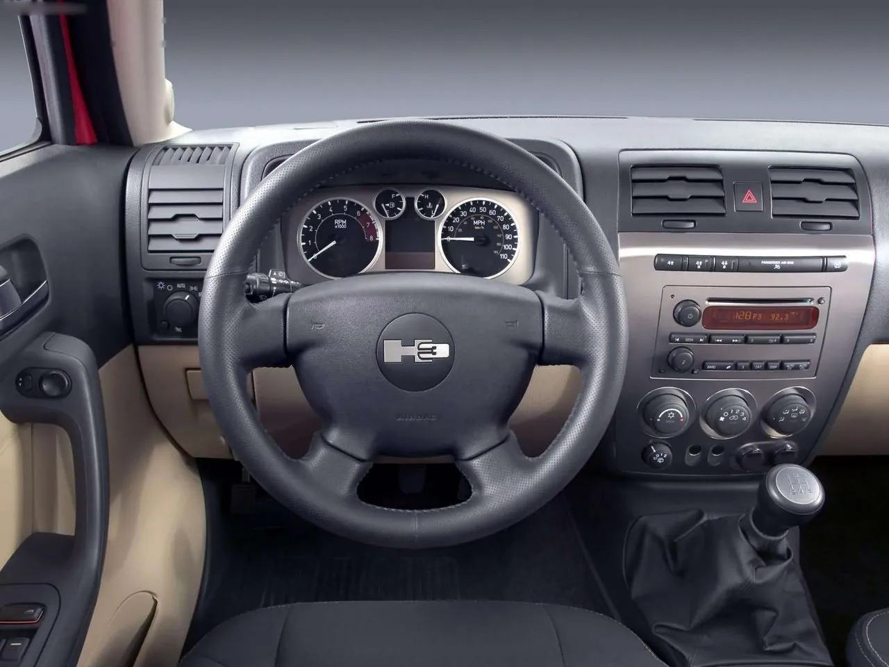 Hummer H3 (2006) – interiér