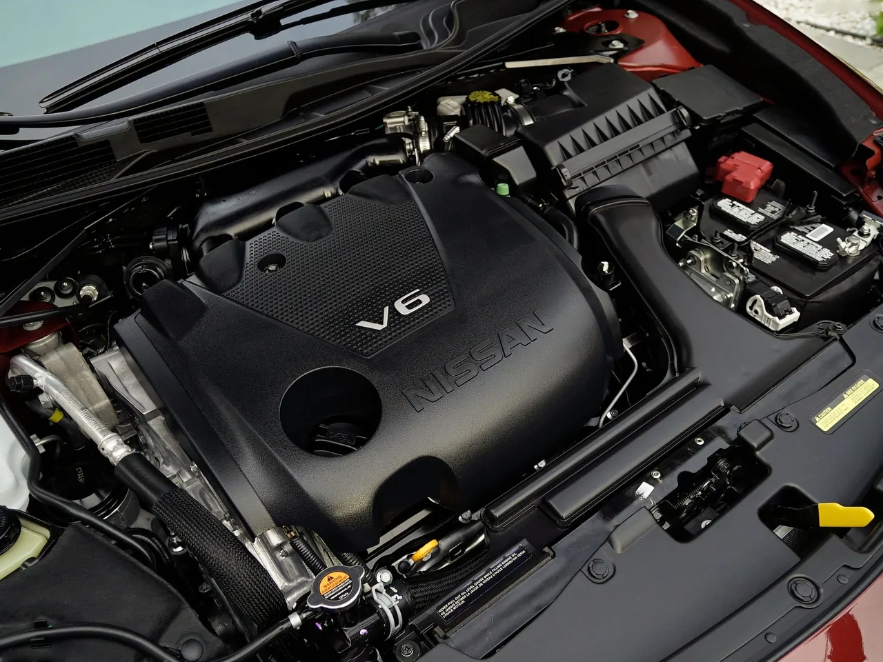 Nissan Maxima (2016) – motorový prostor