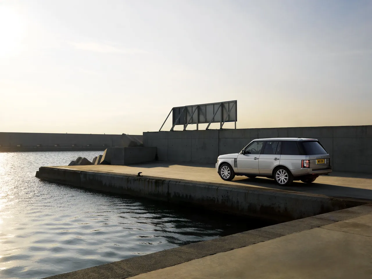Land Rover Range Rover (2010) – zadní tříčtvrteční pohled