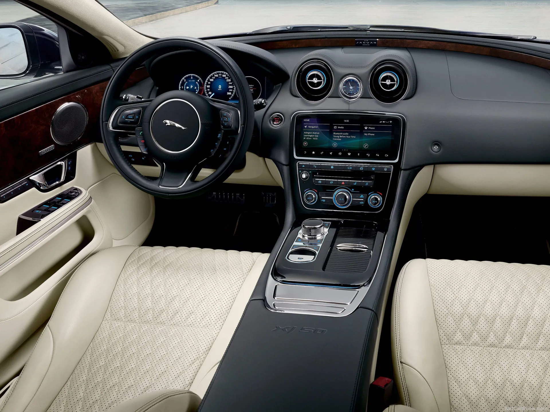 Jaguar XJ50 (2019) – interiér