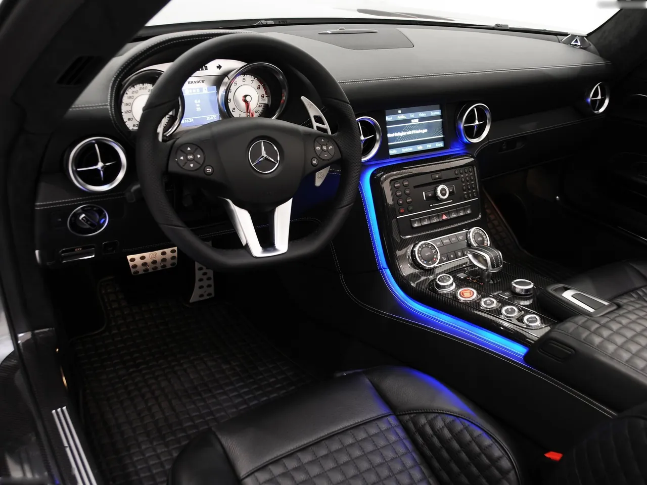 Brabus Mercedes-Benz SLS AMG Roadster (2012) – interiér