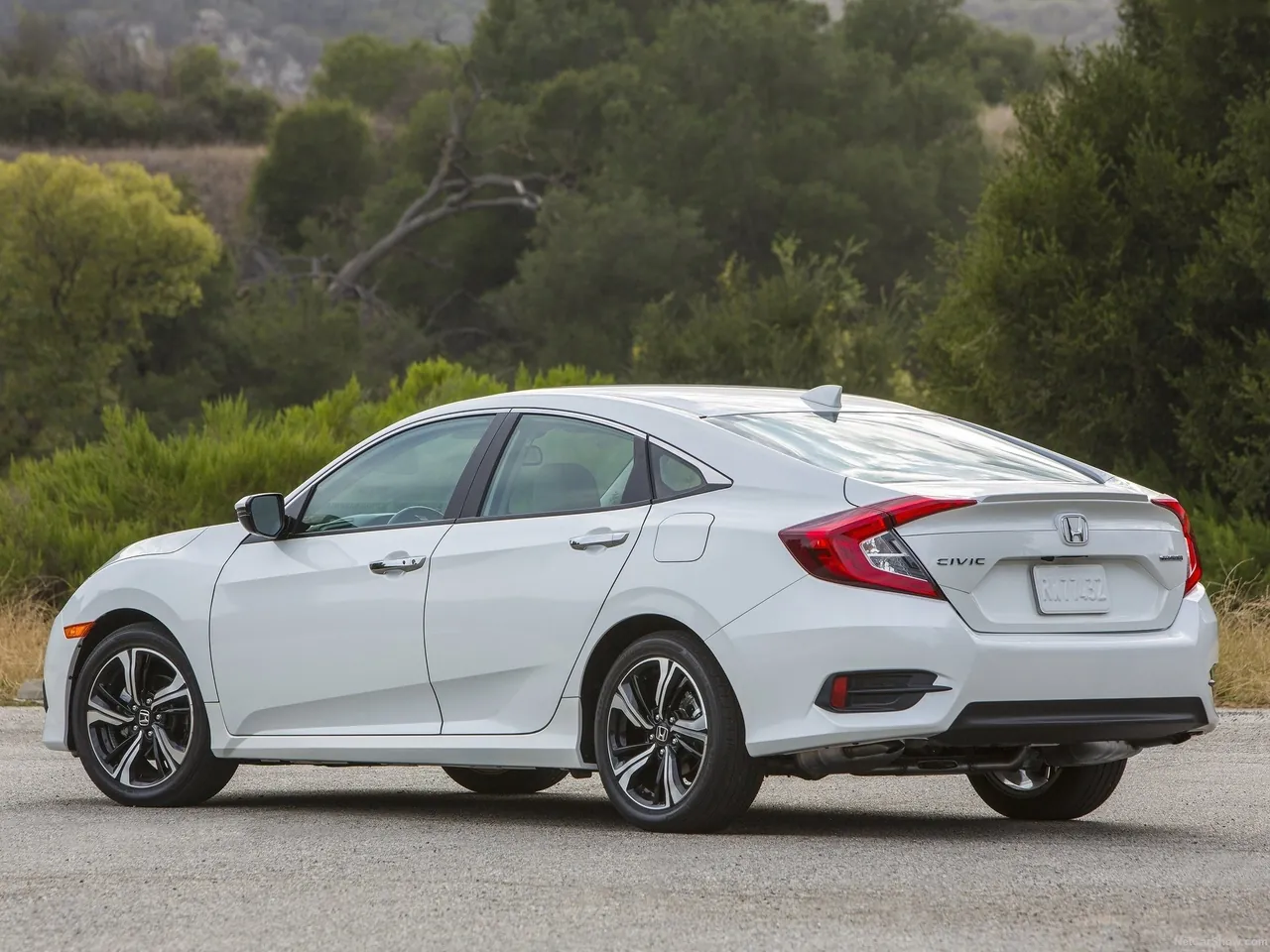 Honda Civic Sedan (2016) – zadní tříčtvrteční pohled