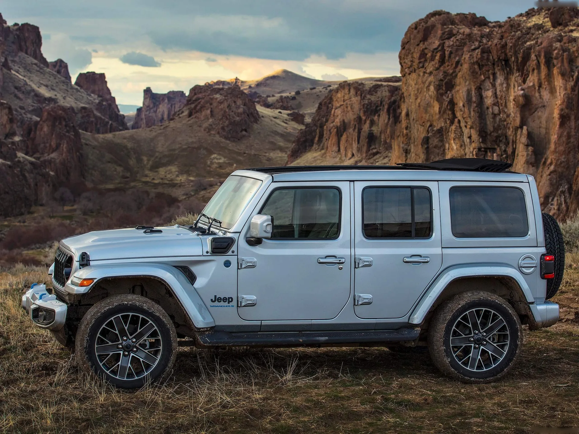 Jeep Wrangler 4xe (2024) – boční profil