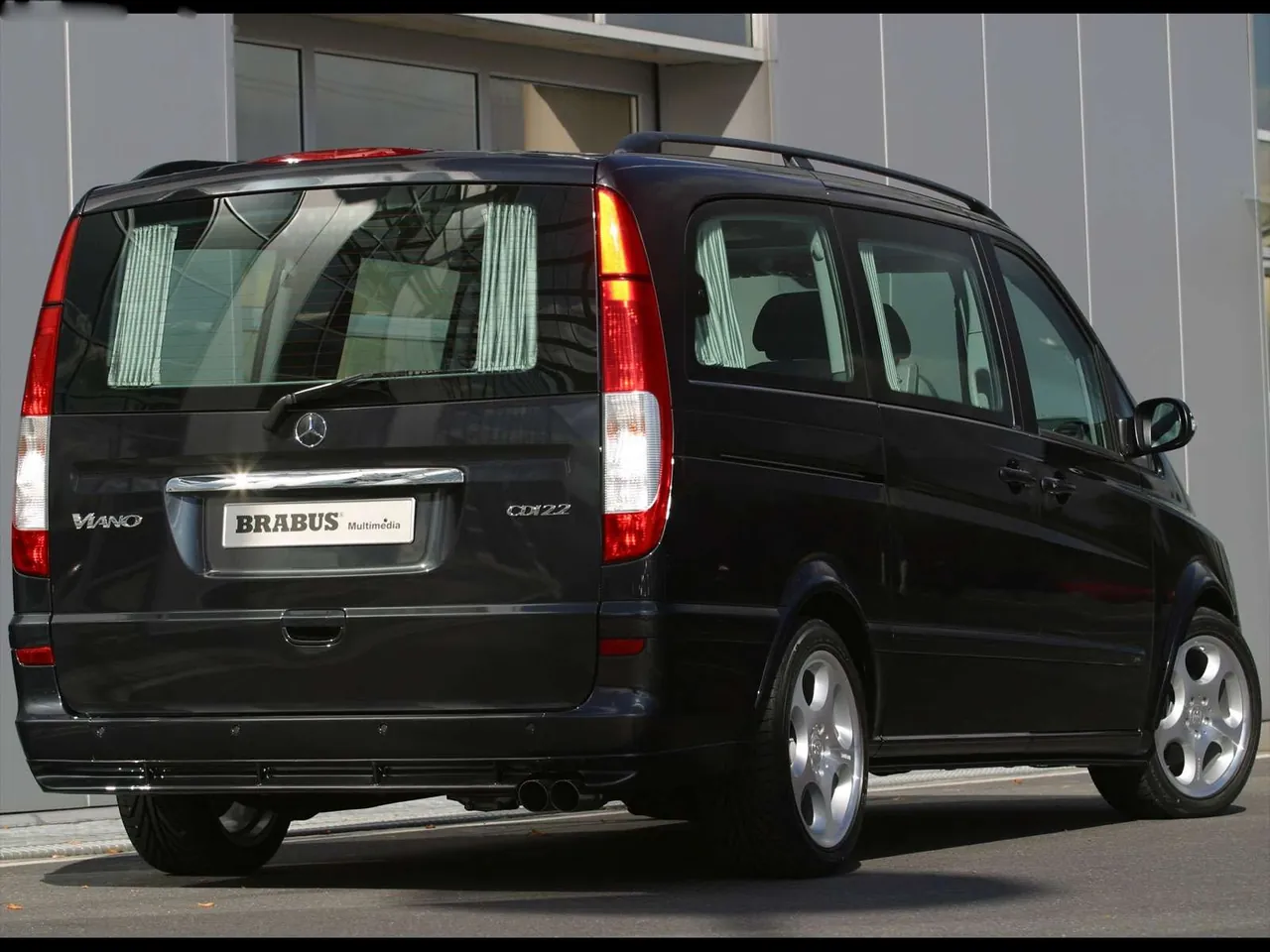 Brabus Mercedes-Benz Viano (2003) – zadní tříčtvrteční pohled