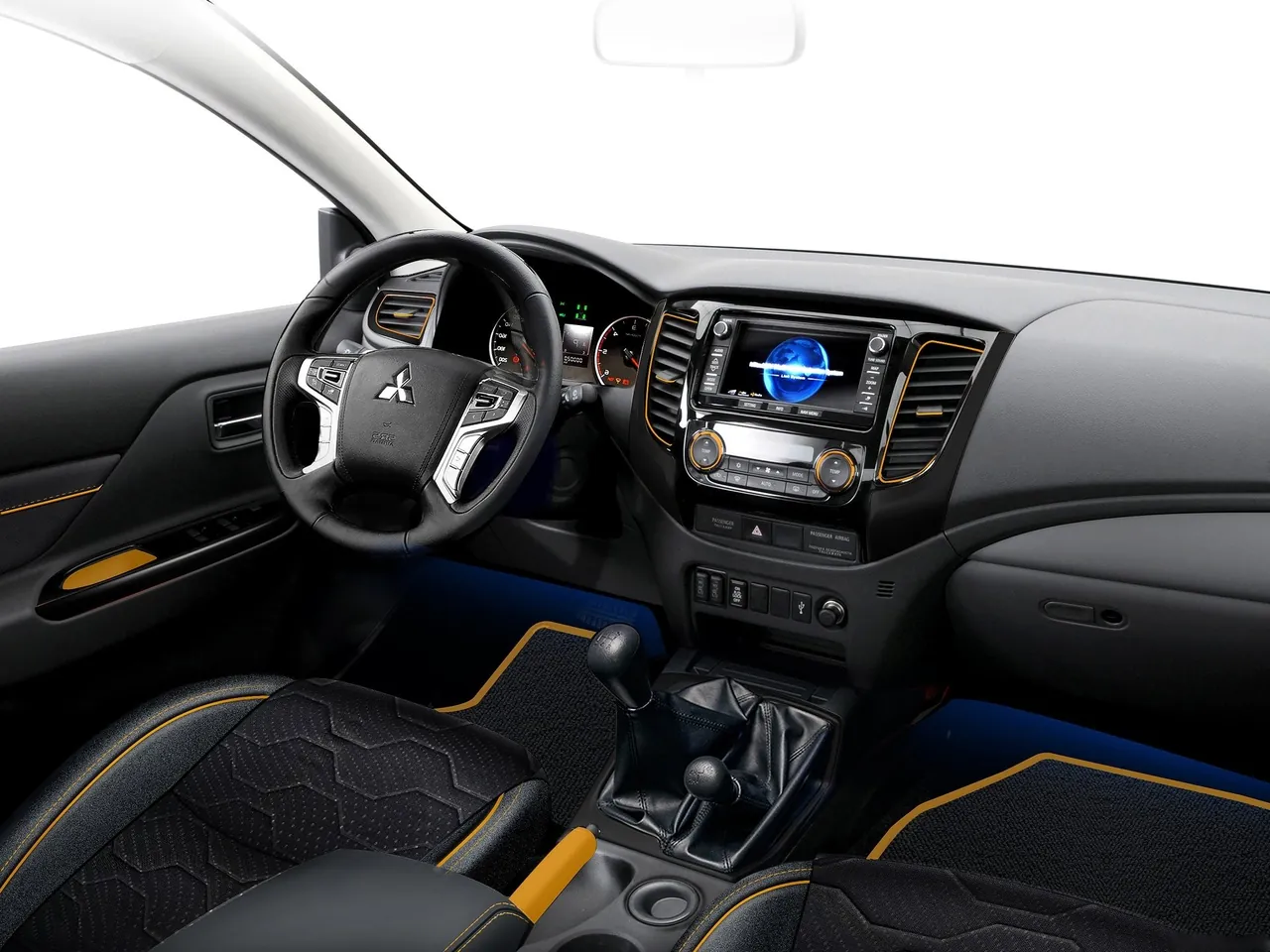 Mitsubishi L200 Geoseek Concept (2016) – interiér
