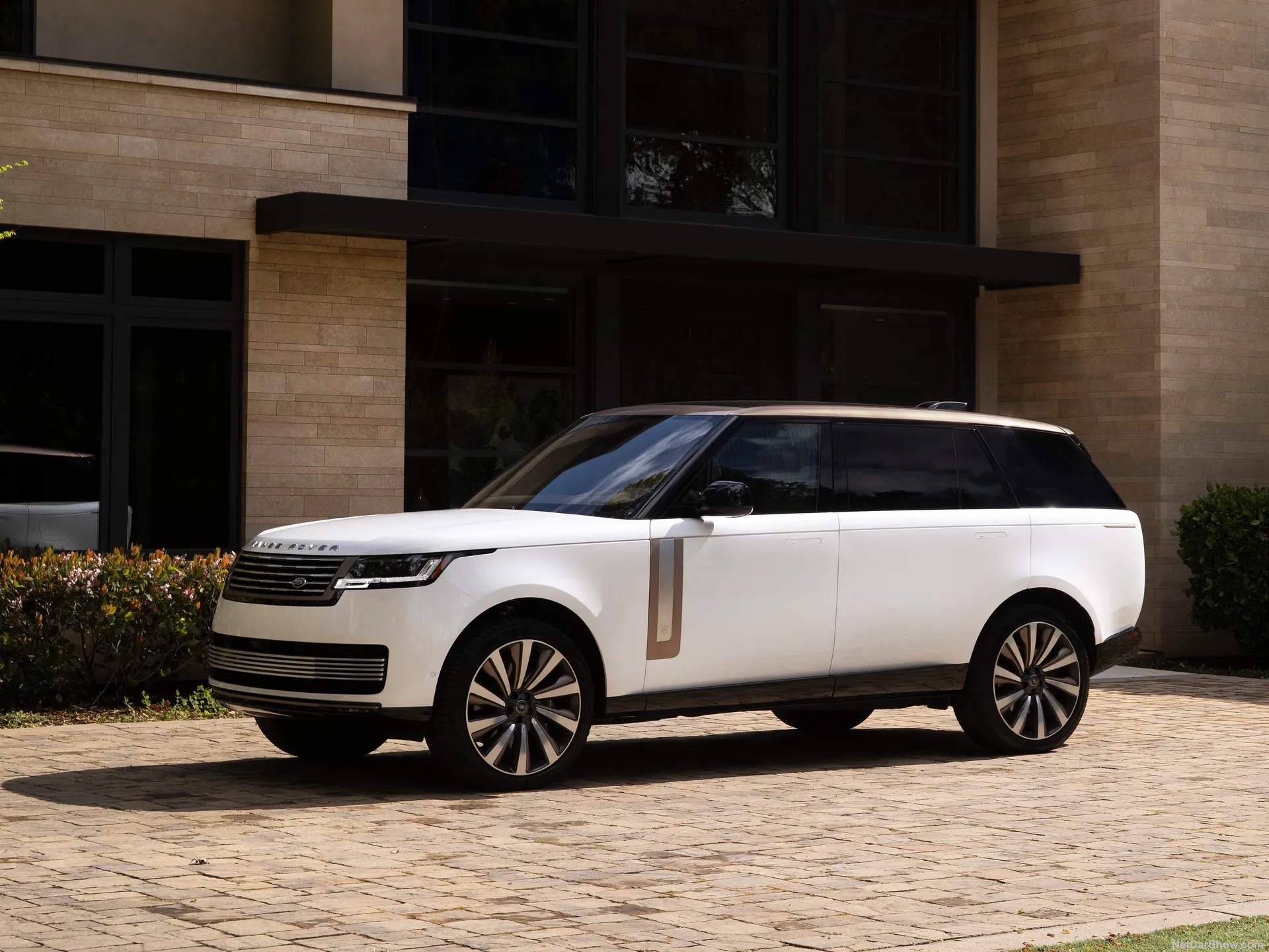 Land Rover Range Rover SV Serenity (2022)