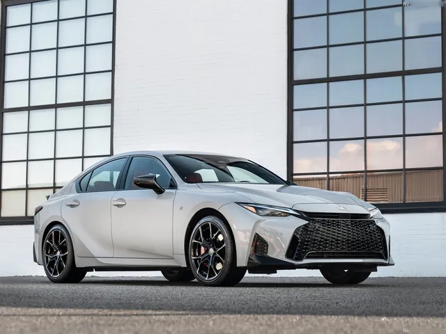 Lexus IS 350 (2026)