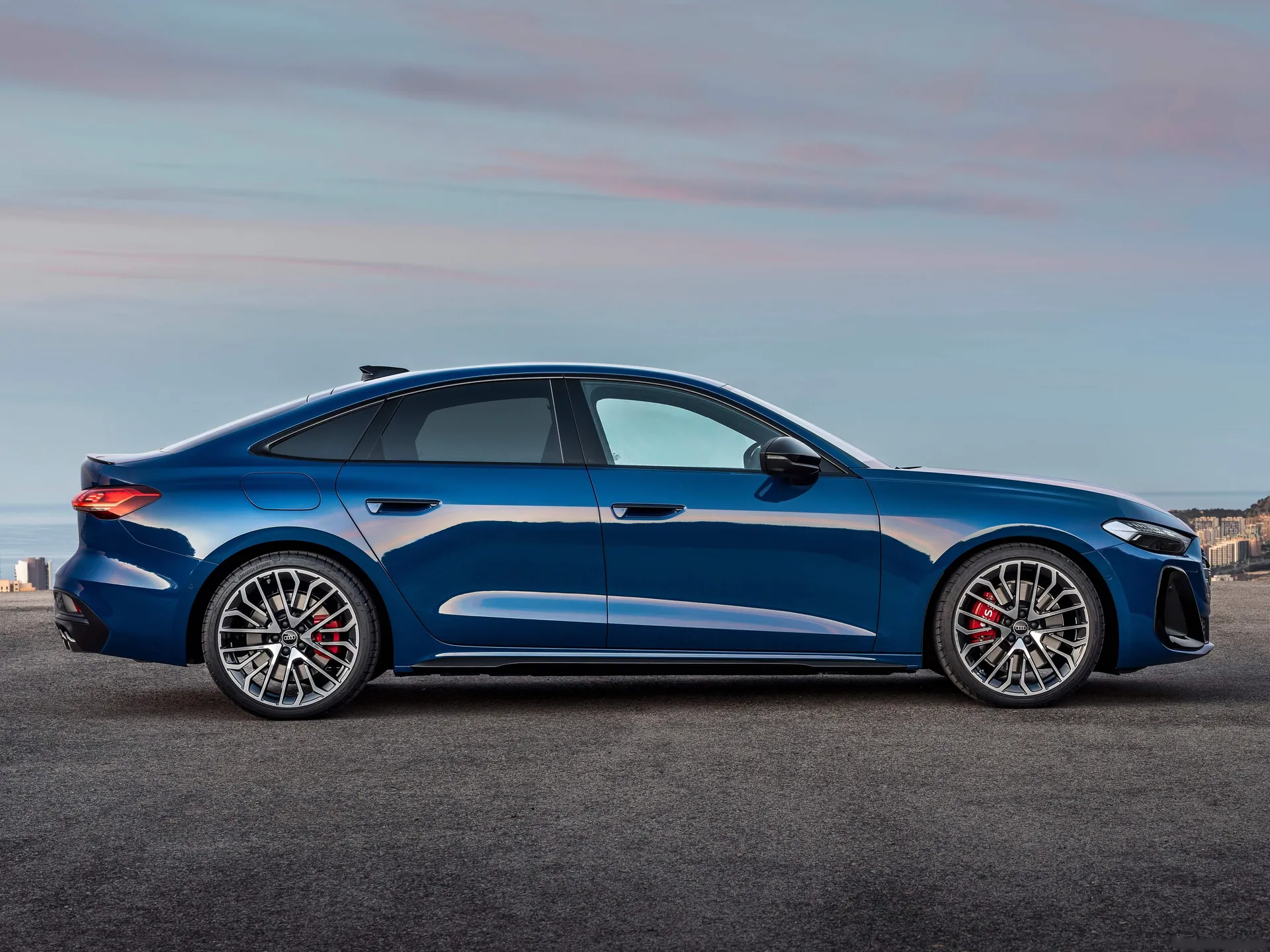 Audi S5 Sedan (2025) – boční profil
