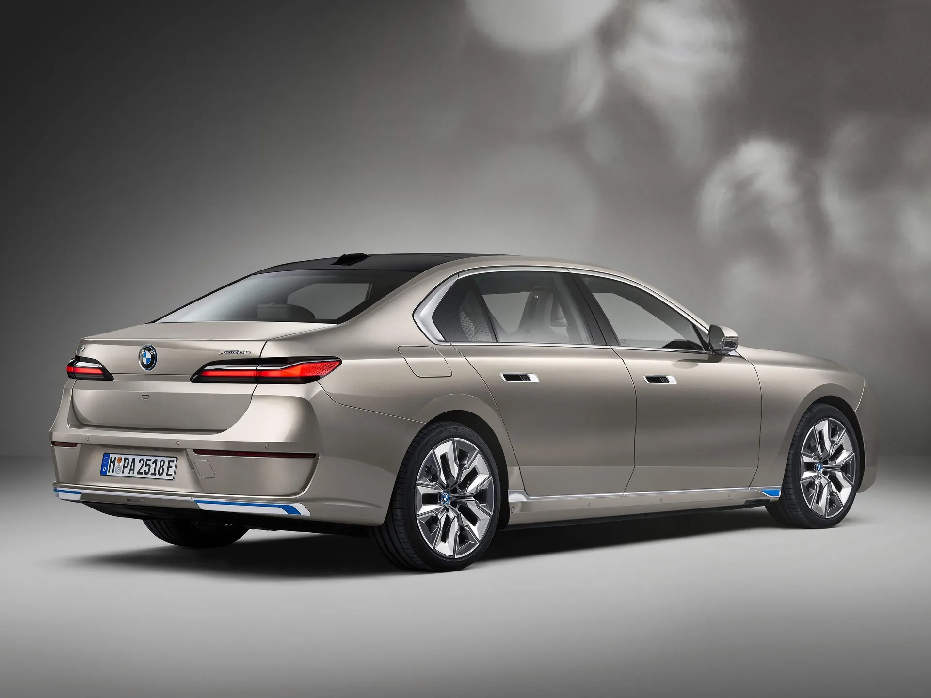 BMW i7 (2023) – zadní tříčtvrteční pohled