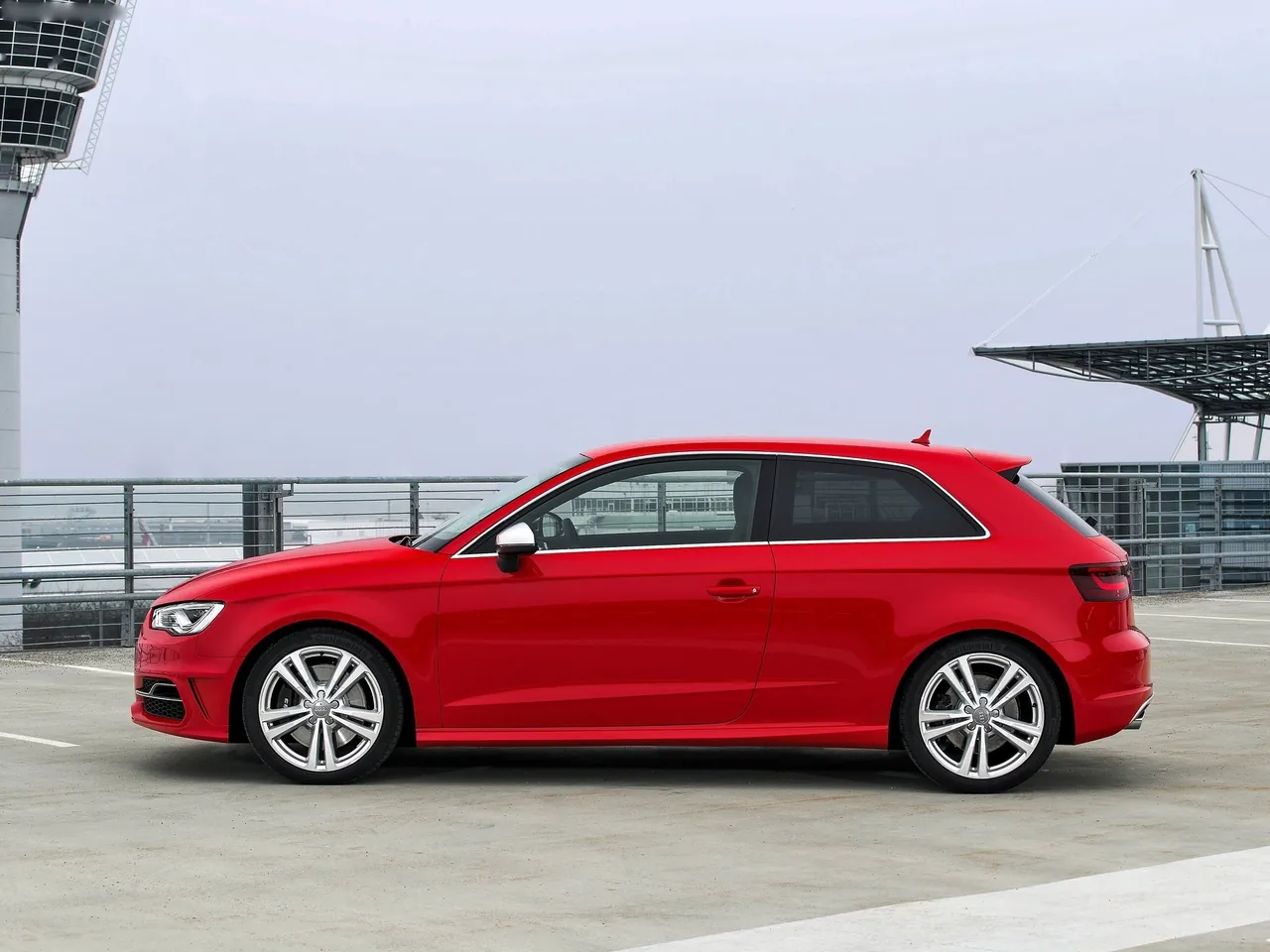 Audi S3 (2014) – boční profil