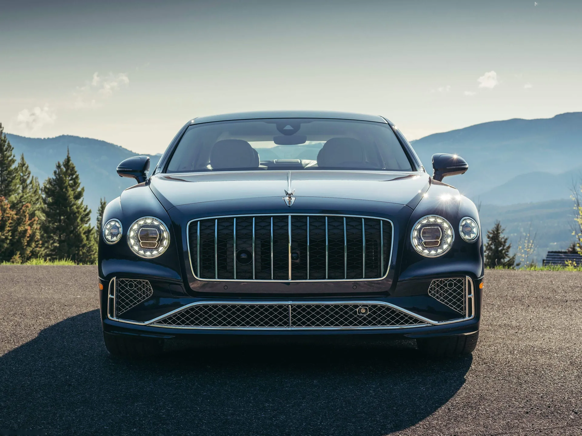 Bentley Flying Spur Azure (2025) – zepředu