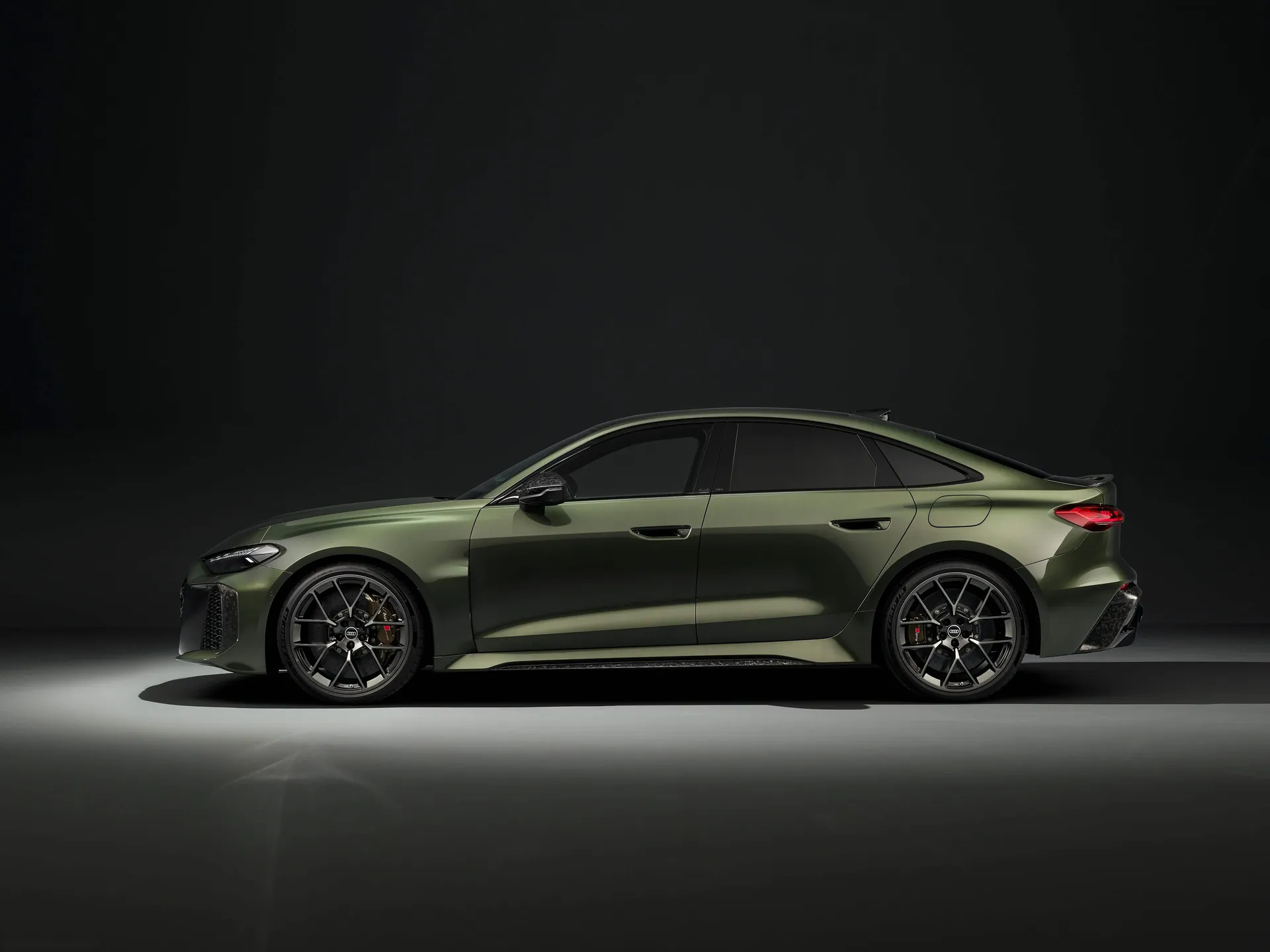 Audi RS5 Sedan (2027) – boční profil