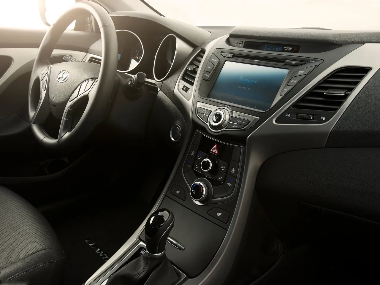 Hyundai Elantra Coupe (2014) – interiér