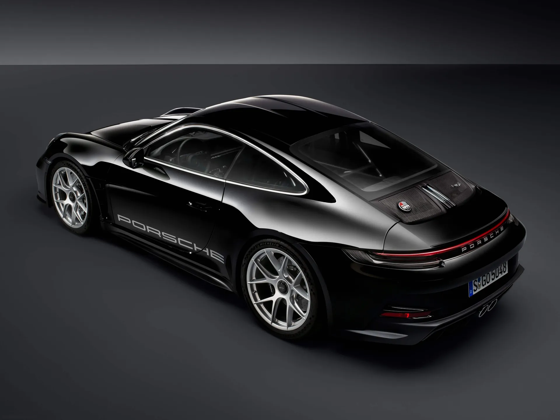 Porsche 911 S-T (2024) – zadní tříčtvrteční pohled