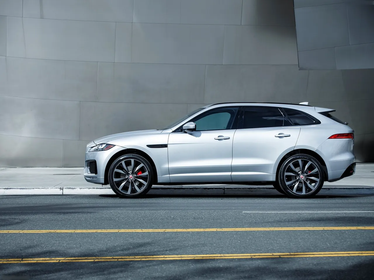 Jaguar F-Pace S (2017) – boční profil