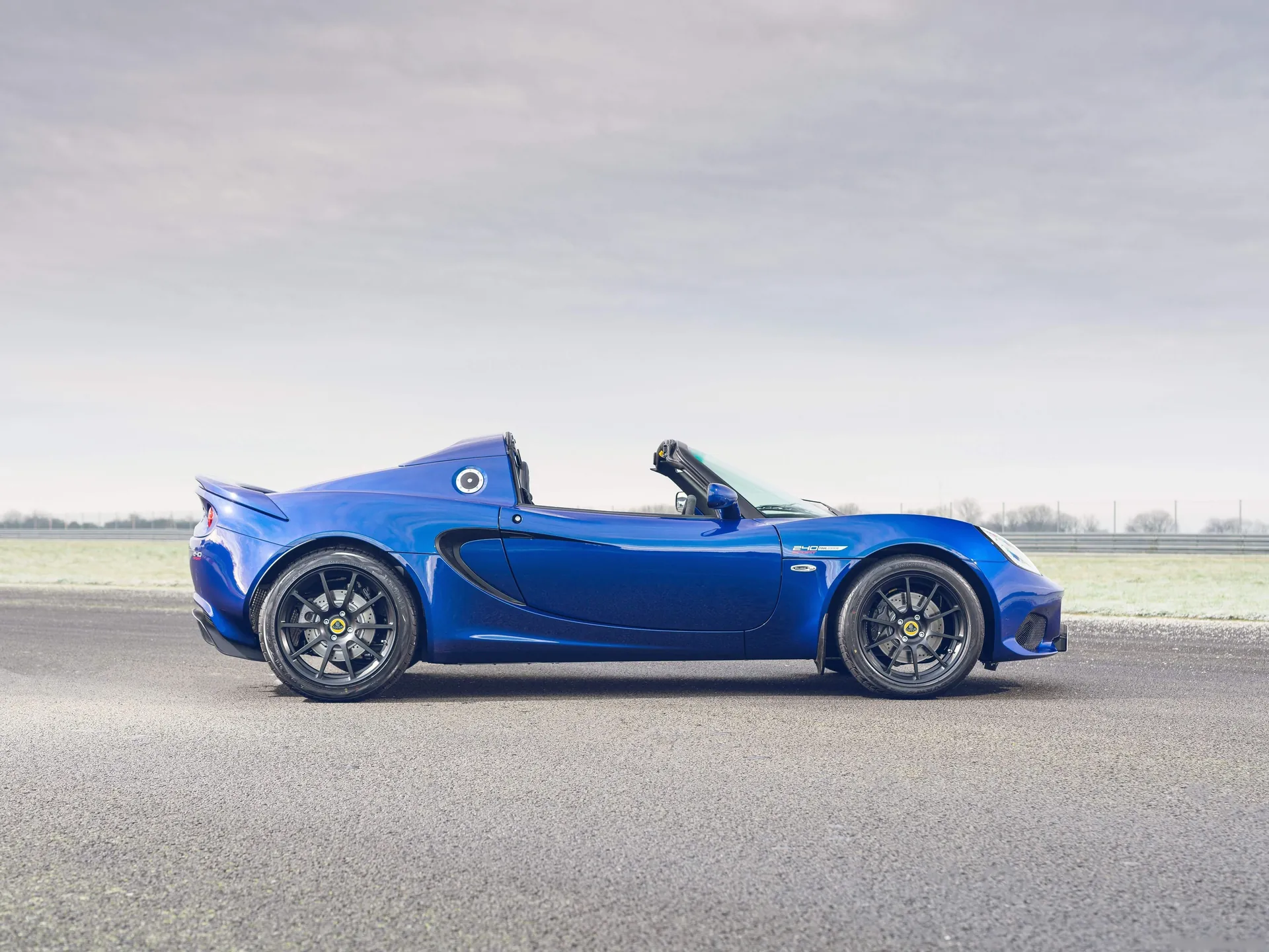 Lotus Elise Sport 240 Final Edition (2021) – boční profil