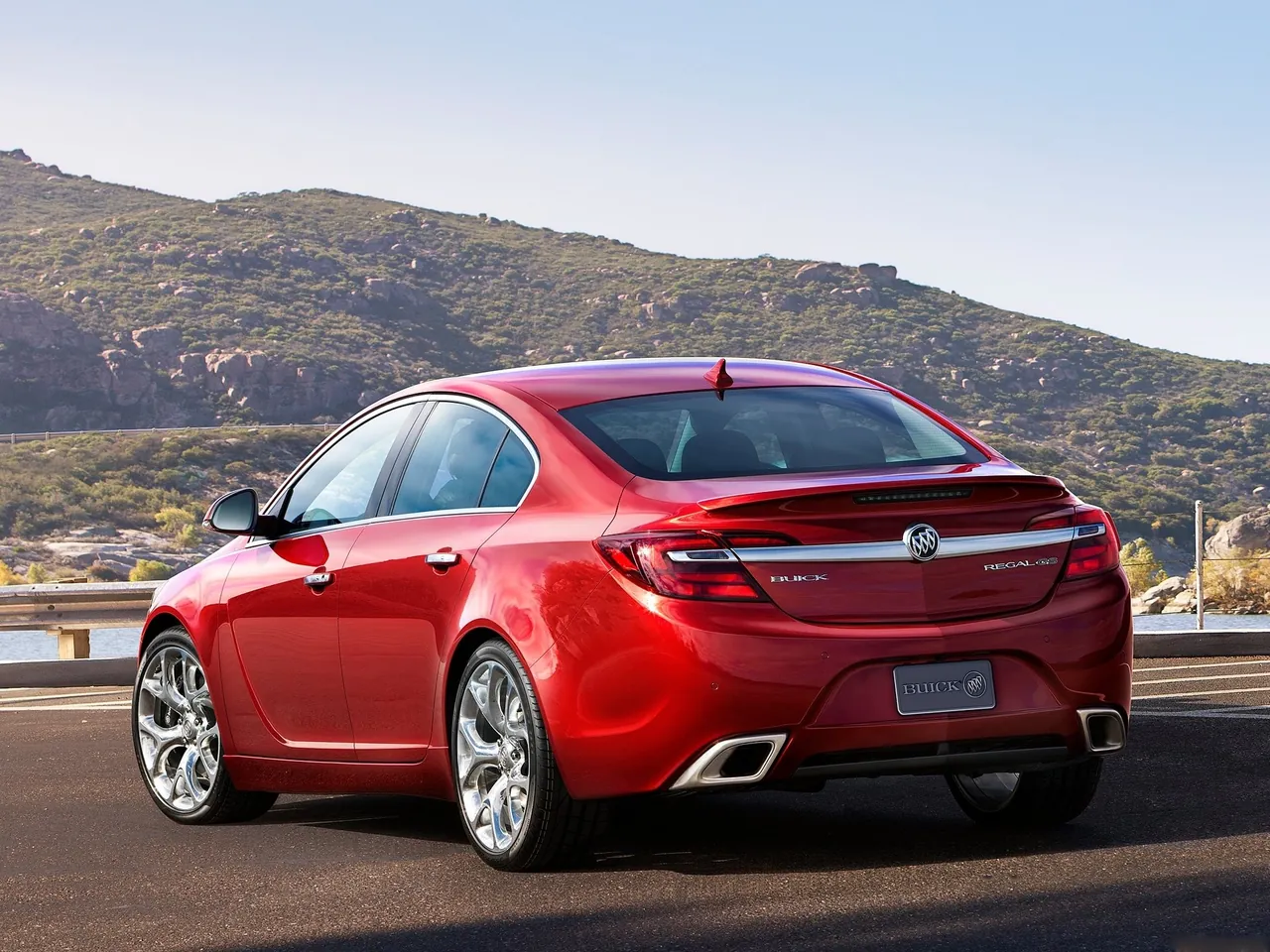 Buick Regal (2014) – zadní tříčtvrteční pohled