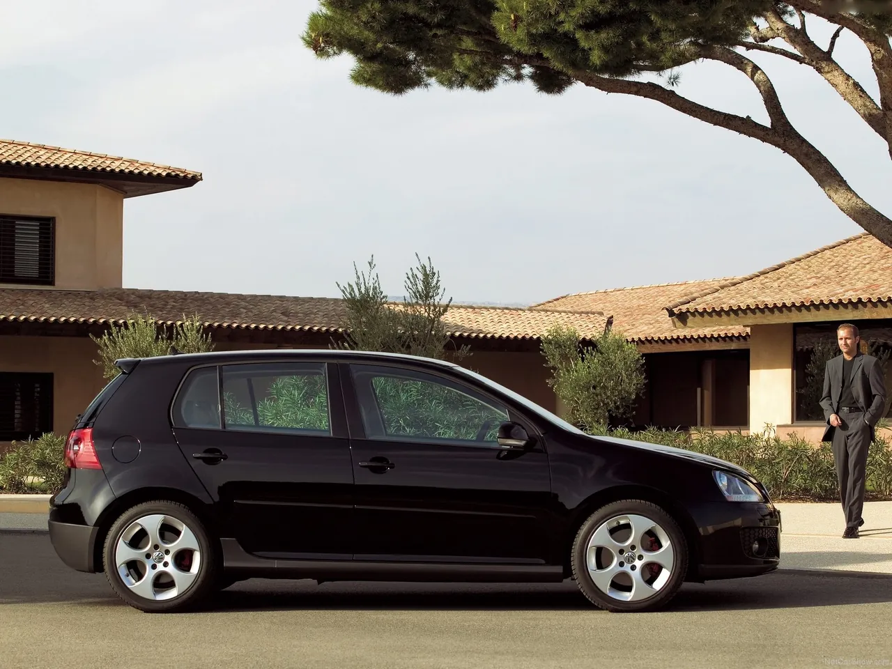 Volkswagen Golf GTI 5-door (2004) – boční profil