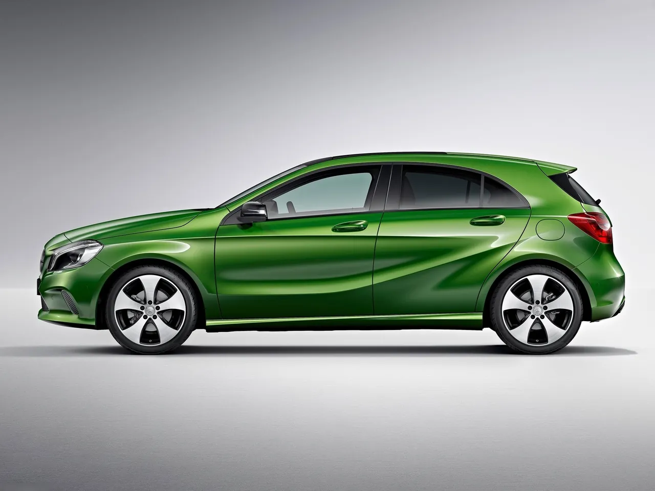 Mercedes-Benz A-Class (2016) – boční profil