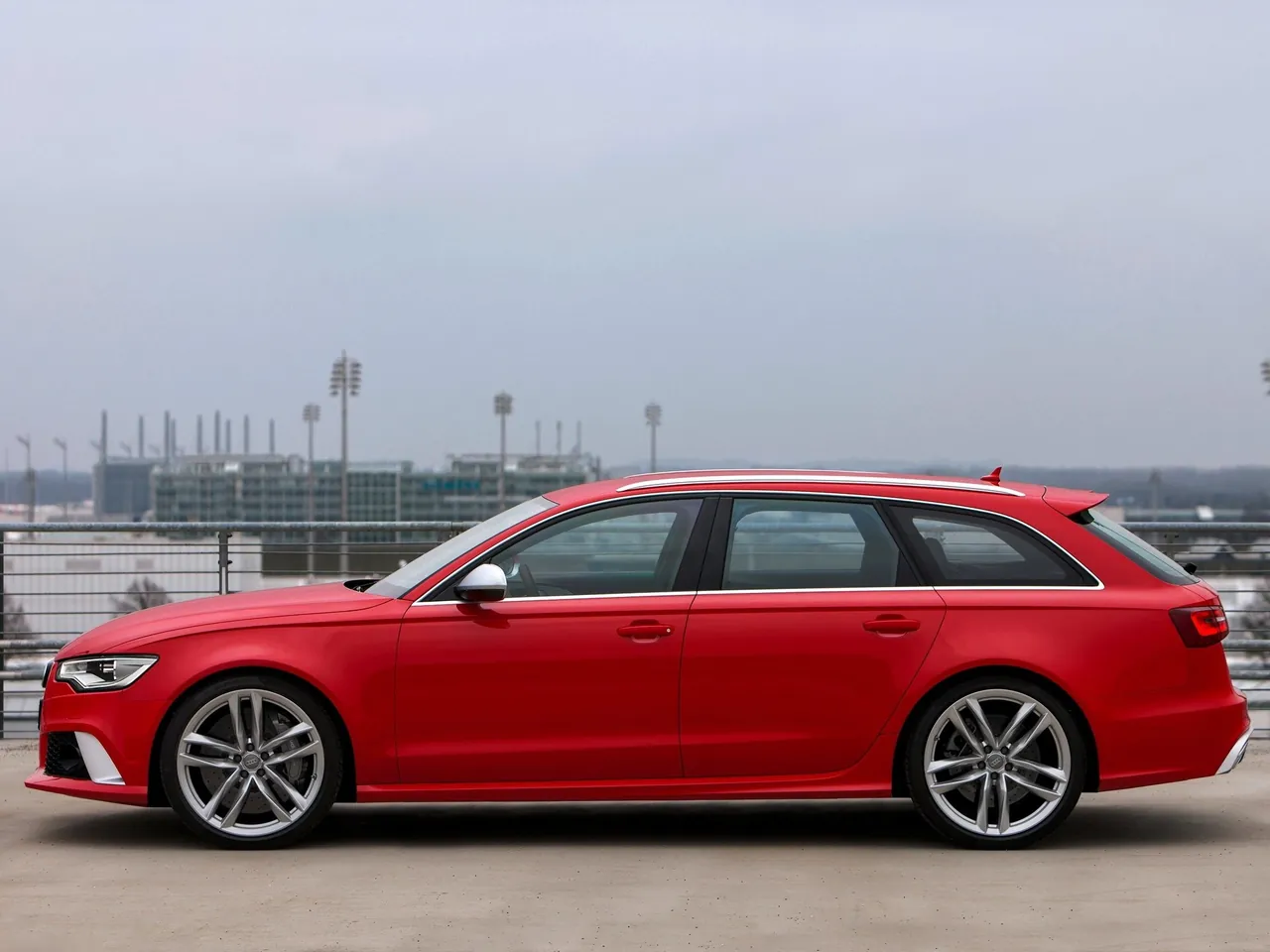 Audi RS6 Avant (2014) – boční profil