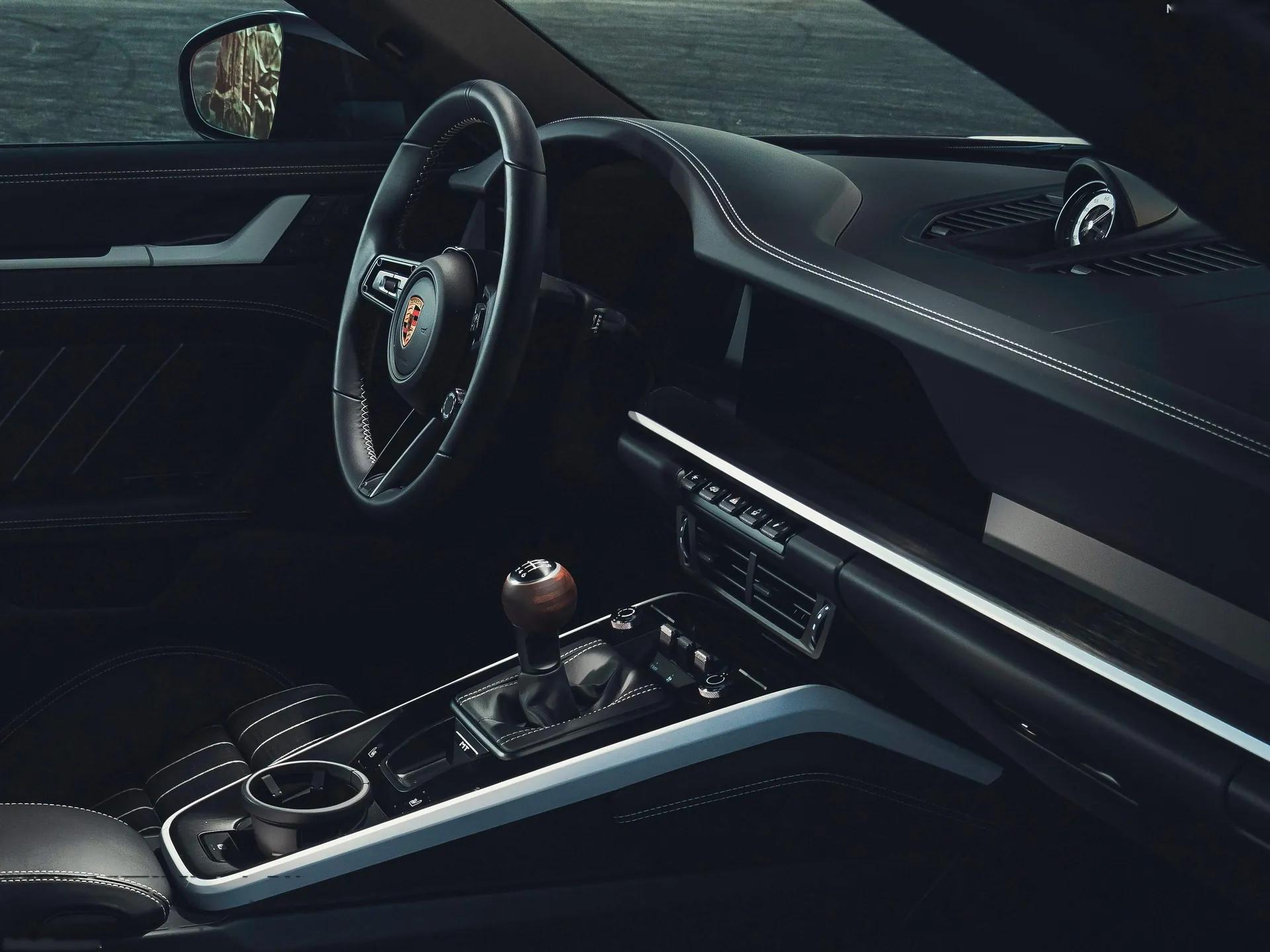 Porsche 911 Carrera S with MT Package [US] (2027) – interiér