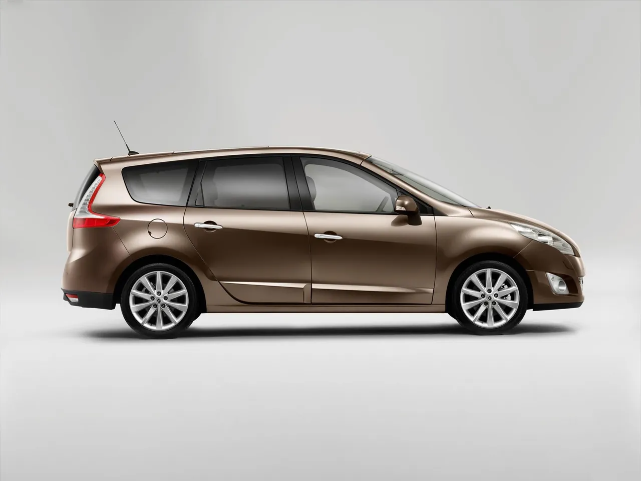 Renault Grand Scenic (2010) – boční profil