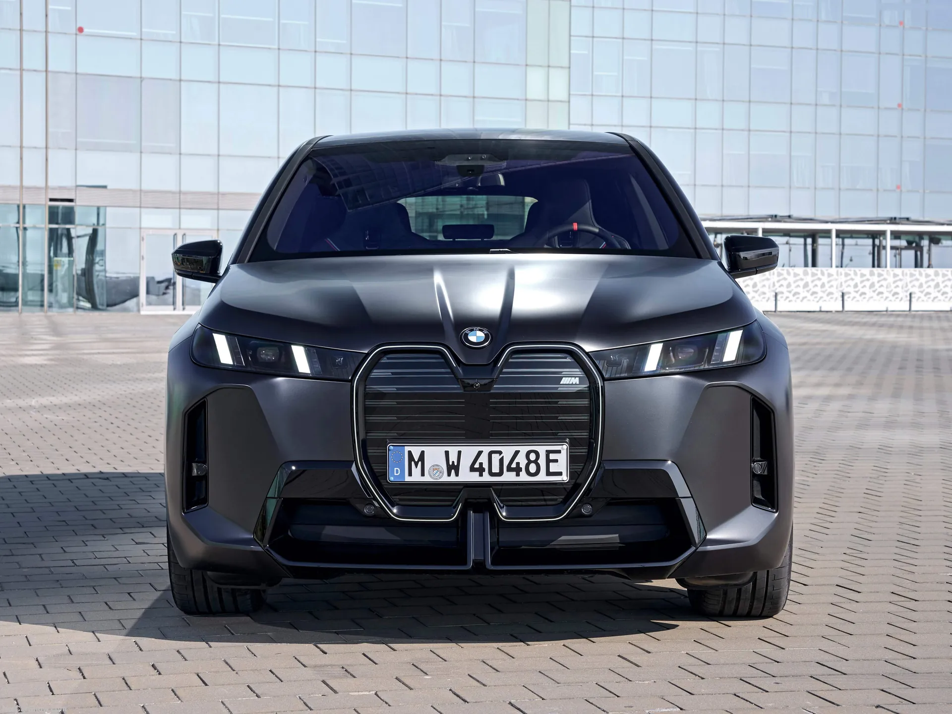 BMW iX M70 (2026) – zepředu