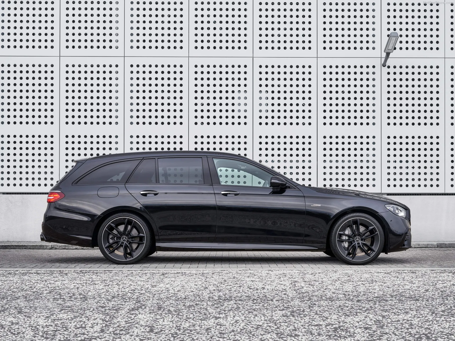 Mercedes-Benz E53 AMG Estate (2021) – boční profil
