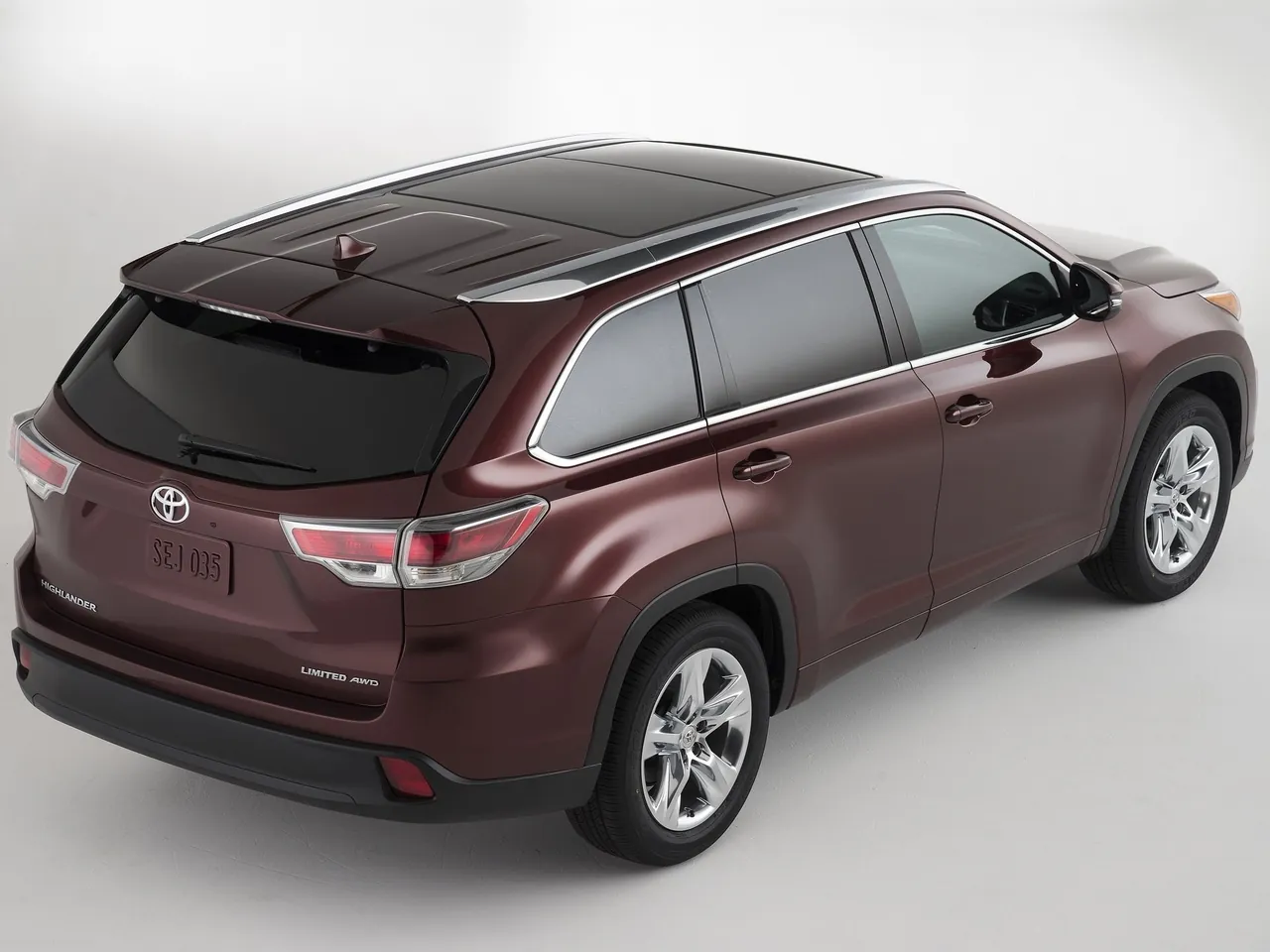 Toyota Highlander (2014) – zadní tříčtvrteční pohled
