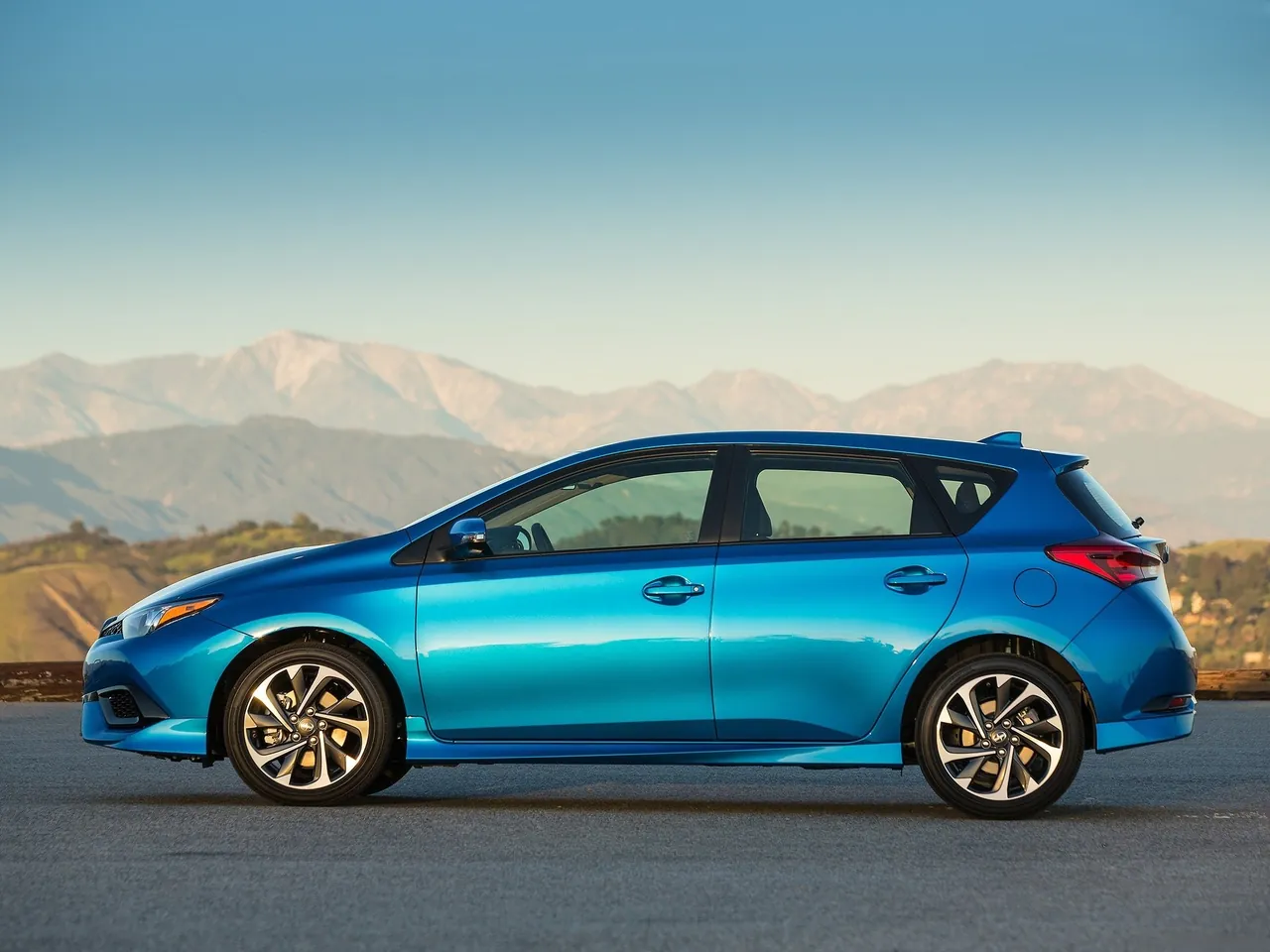 Scion iM (2016) – boční profil