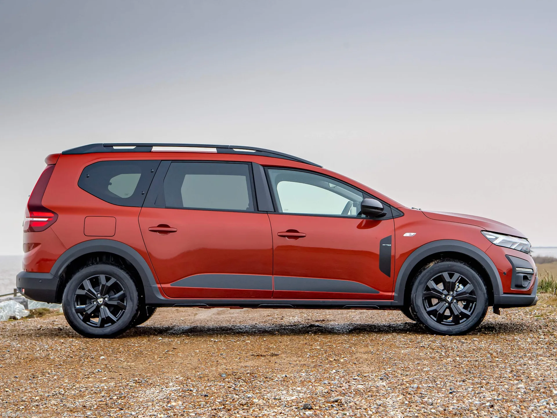 Dacia Jogger [UK] (2022) – boční profil