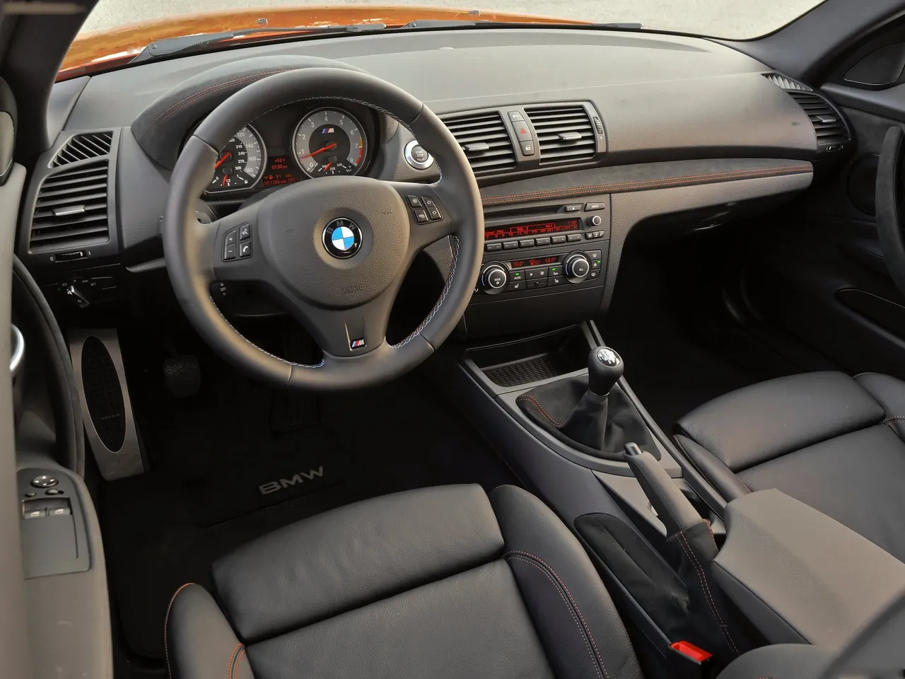 BMW 1-Series M Coupe [US] (2011) – interiér