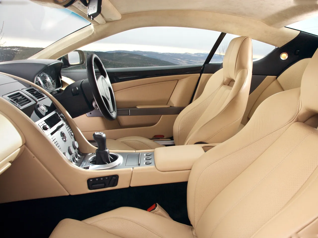 Aston Martin DB9 (2007) – interiér