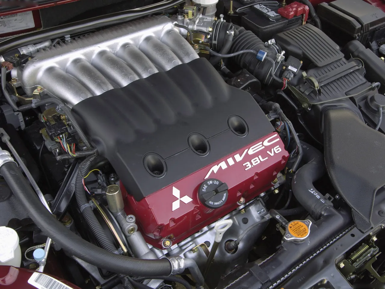 Mitsubishi Galant Ralliart (2007) – motorový prostor