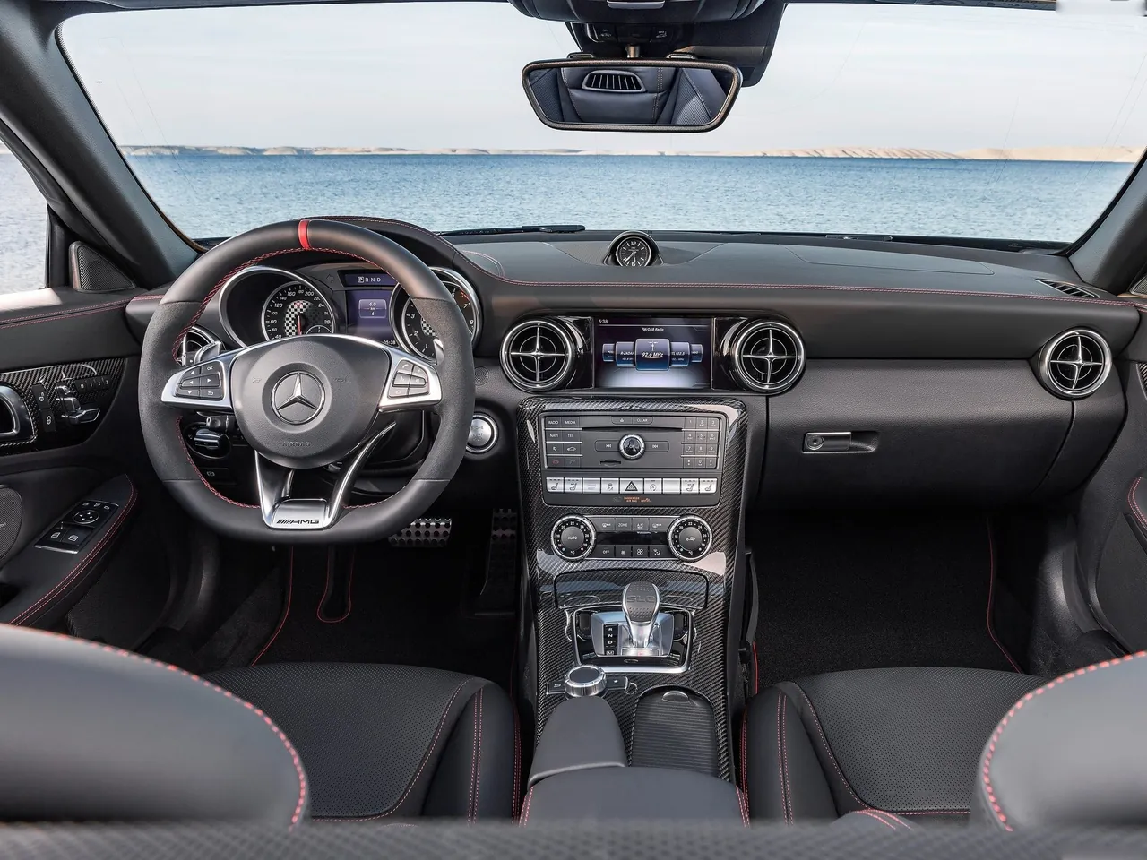 Mercedes-Benz SLC43 AMG (2017) - Interior