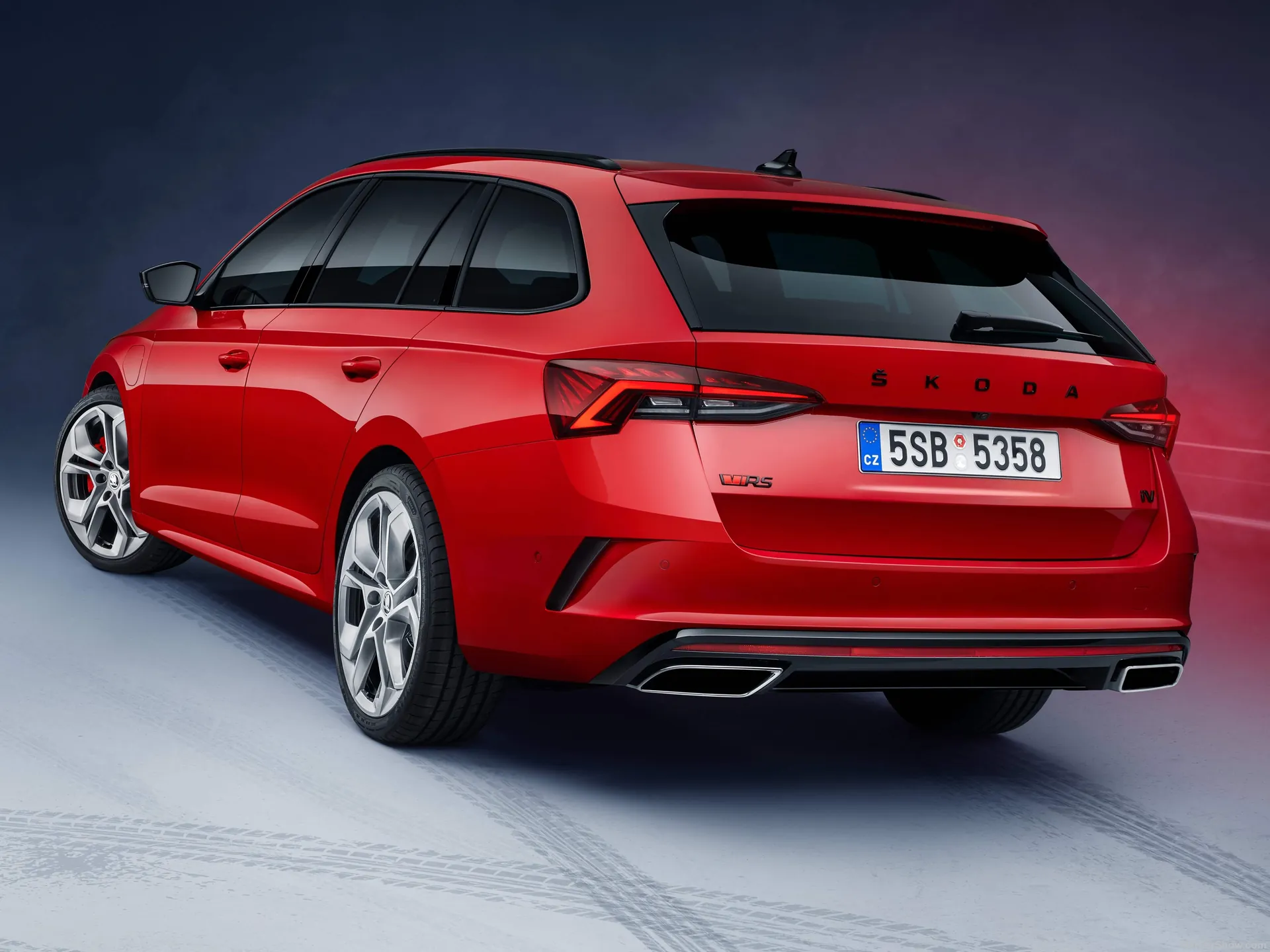 Skoda Octavia RS iV Combi (2020) – zadní tříčtvrteční pohled