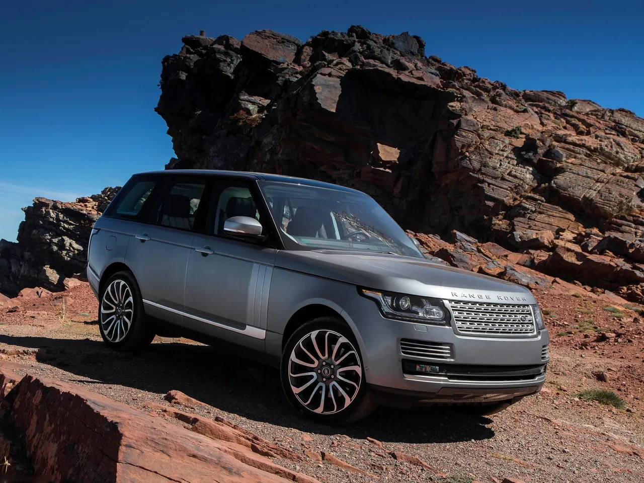 Land Rover Range Rover (2013) – přední tříčtvrteční pohled