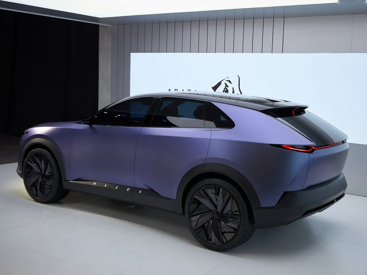 Mazda Arata Concept (2024) – zadní tříčtvrteční pohled