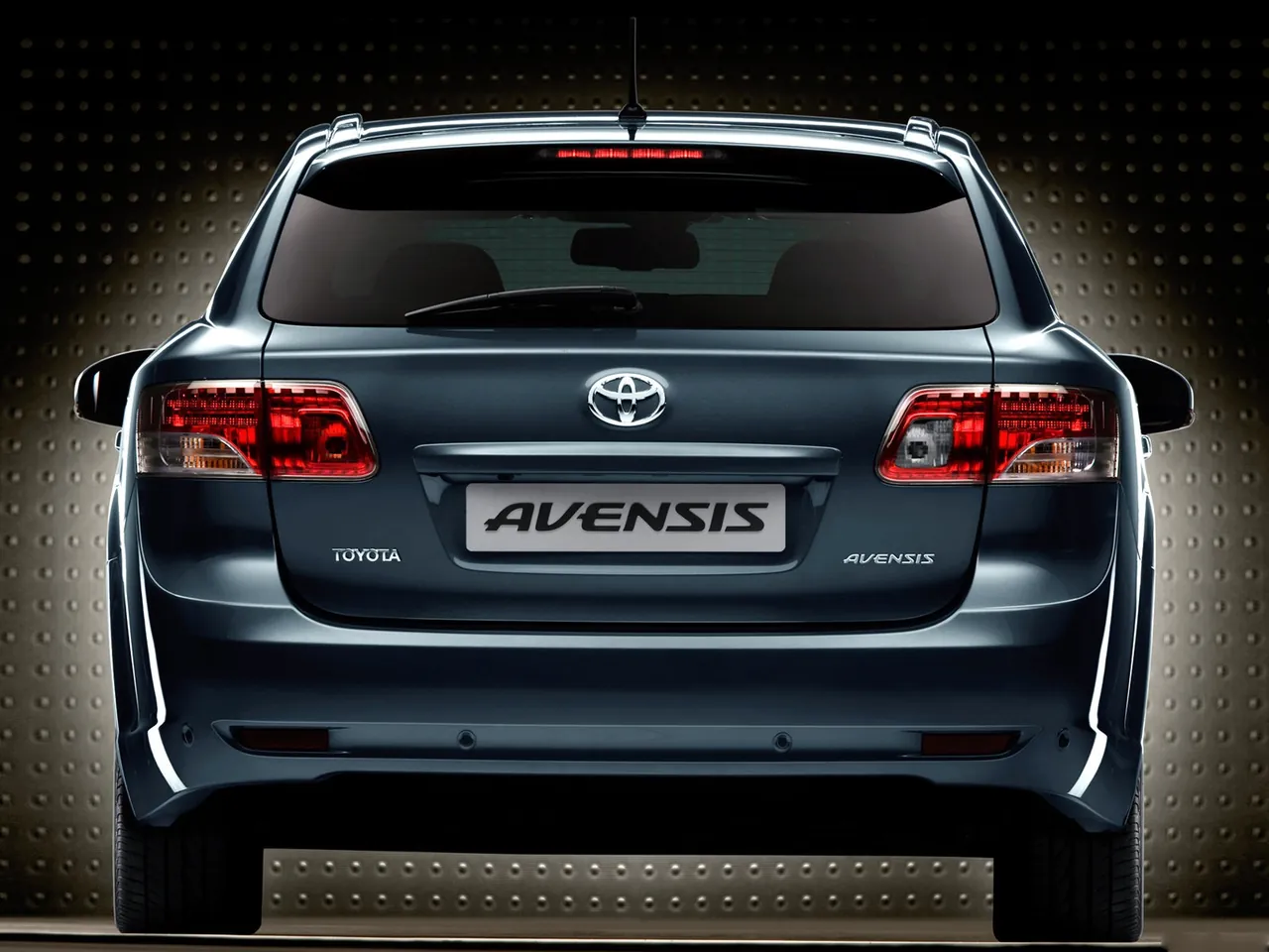 Toyota Avensis Tourer (2009) - Rear