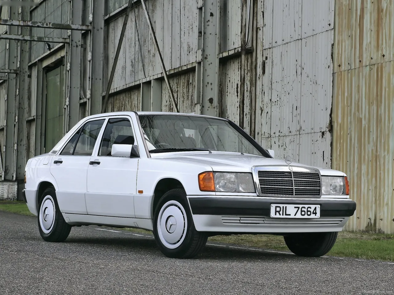 Mercedes-Benz 190E (1984)