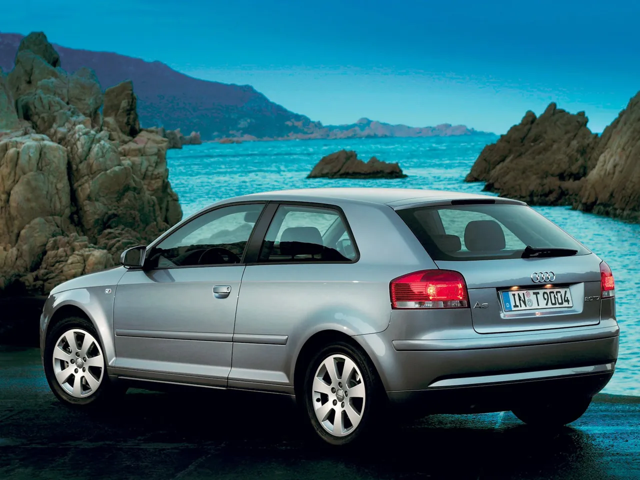 Audi A3 3-door (2003) – zadní tříčtvrteční pohled