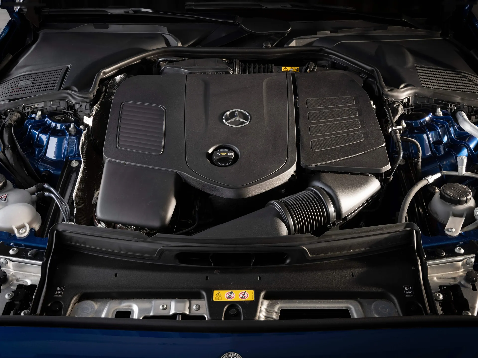 Mercedes-Benz C-Class All-Terrain (2022) – motorový prostor