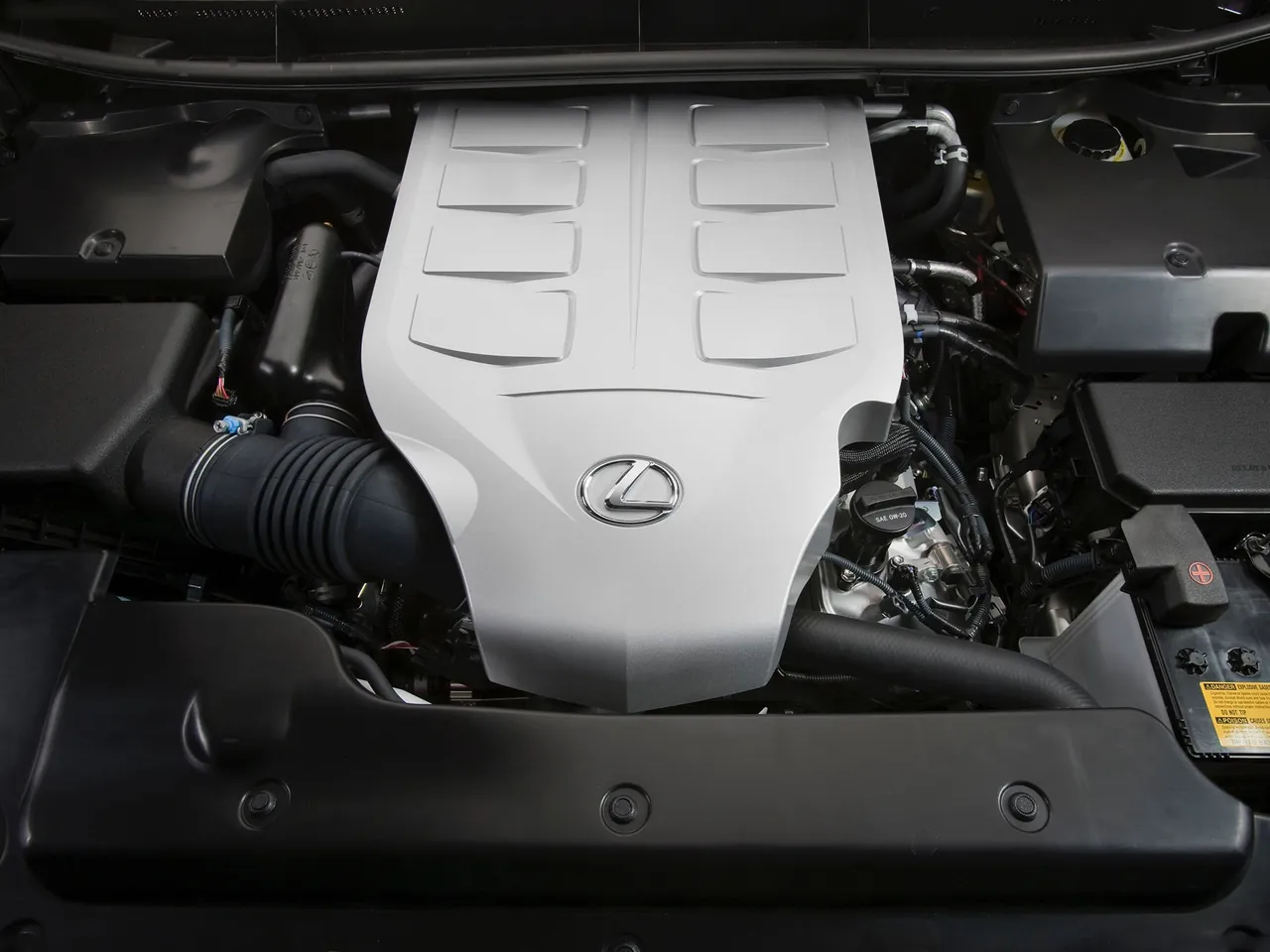 Lexus GX 460 (2010) - Engine Bay
