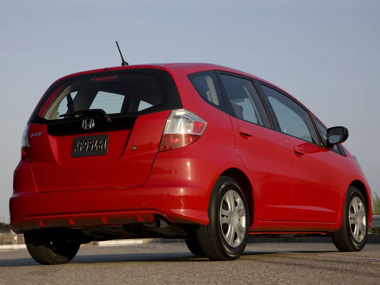 Honda Fit (2009) – zadní tříčtvrteční pohled