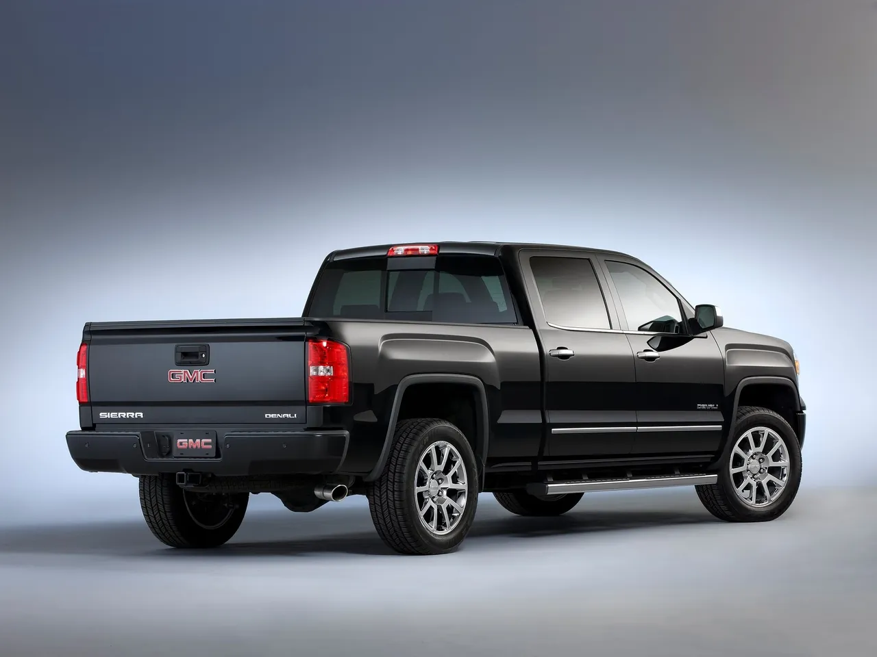 GMC Sierra Denali (2014) – zadní tříčtvrteční pohled